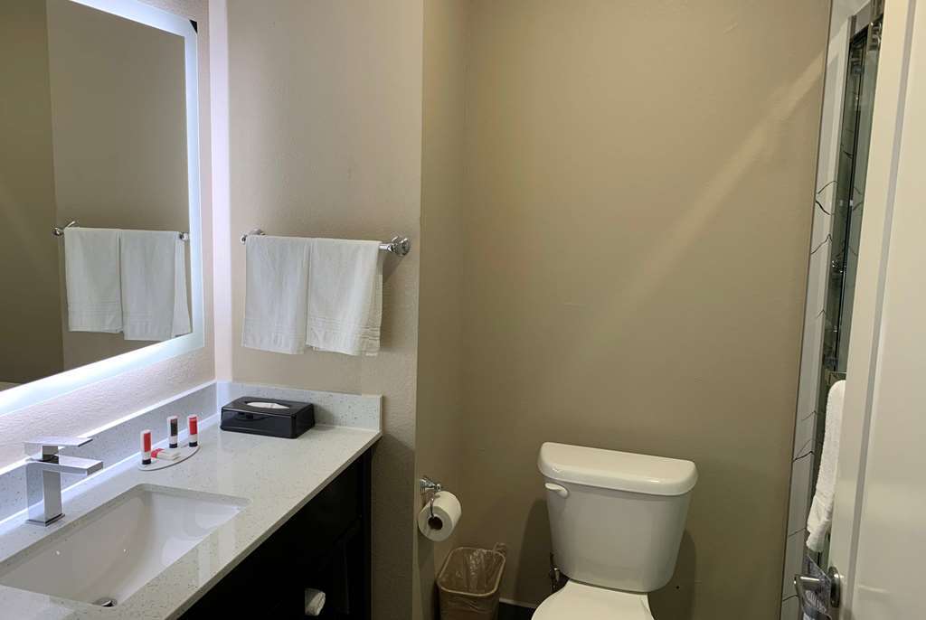 Hotel Super 8 By Wyndham Kingwood Houston North Porter Habitación foto